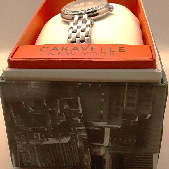 New silver tone watch with crystals - Picture 5 of 12